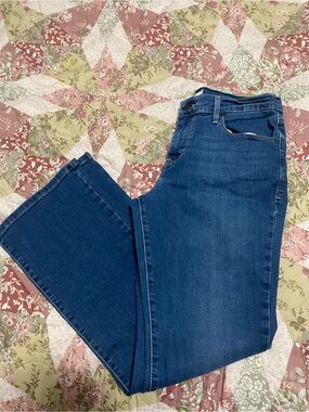 Levi's Women's Bootcut Jeans in Classic Blue